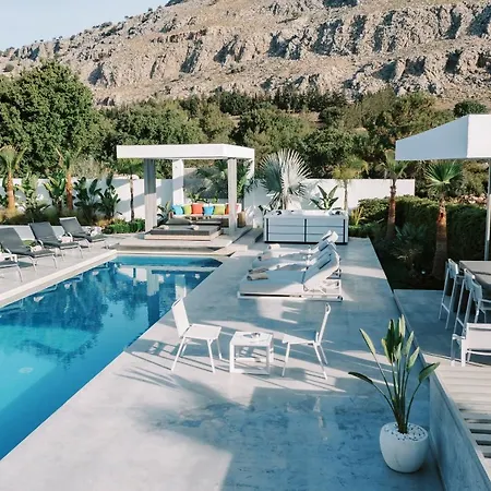 M Mansion * Pefki