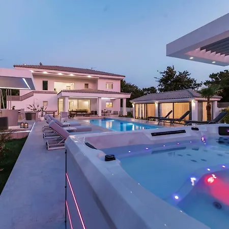 M Mansion *