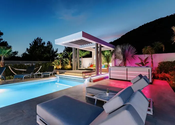 M Mansion Villa Pefki